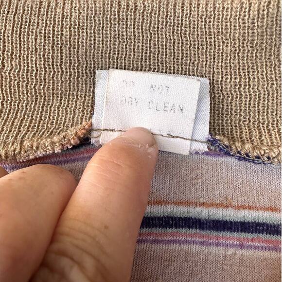 Vintage Levi’s Women's Sz: M Tan V-Neck Stripe Long Sleeve Pullover Sweater - Picture 10 of 12